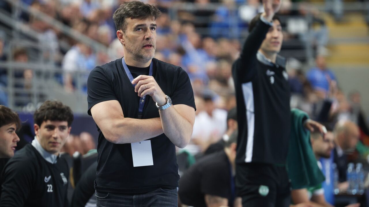 Ricardo Costa celebra apuramento do Sporting para os quartos da Champions