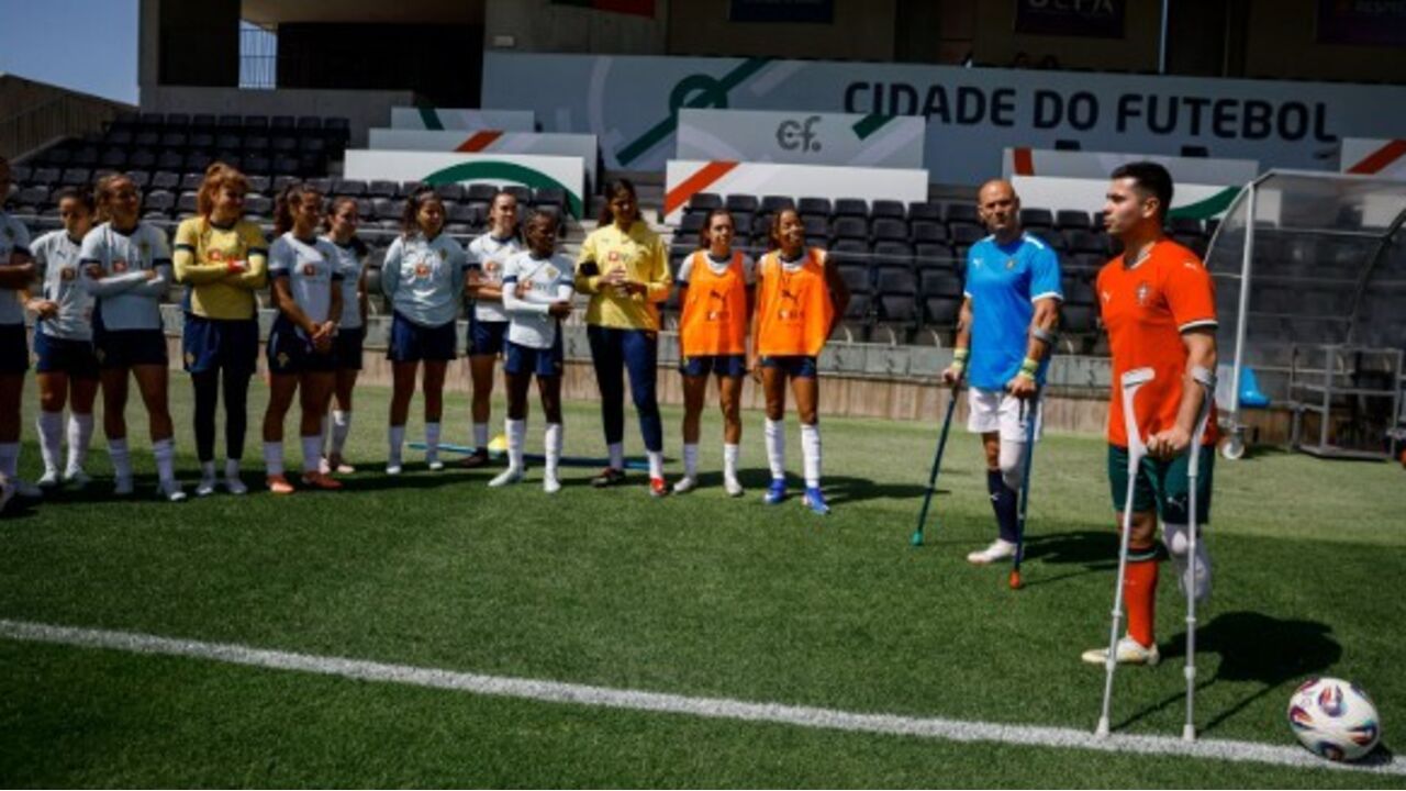 Miguel Barbosa e Milton Martins visitam treino da seleção nacional feminina