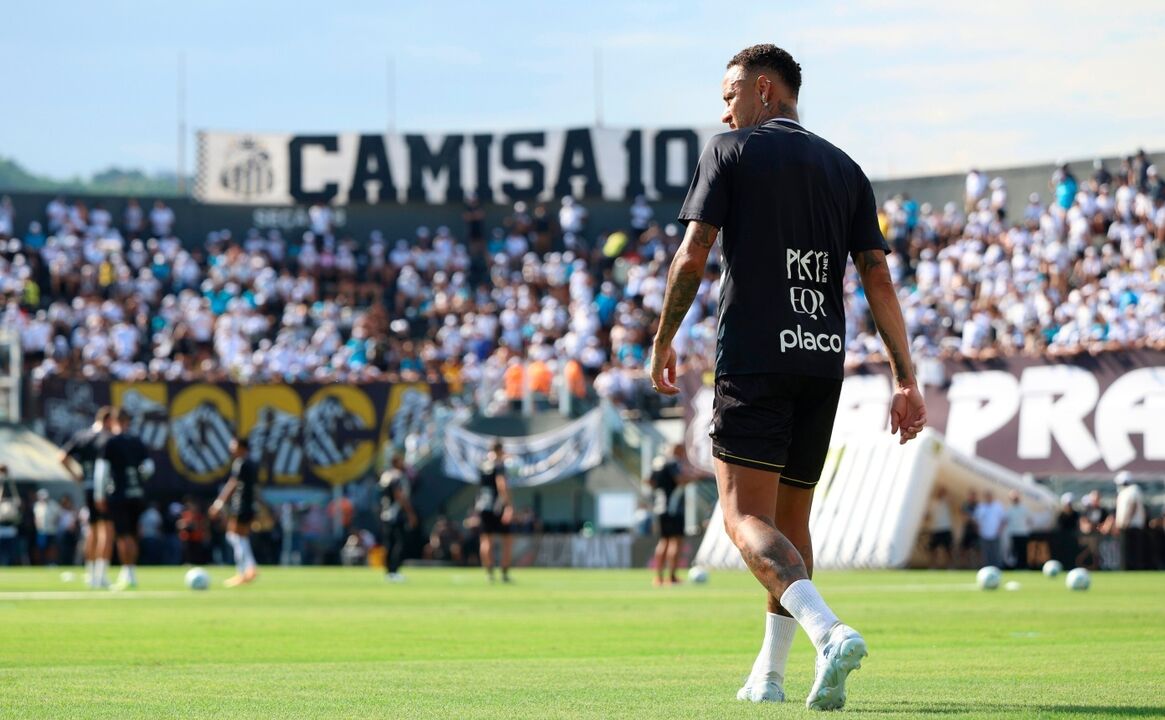 Neymar no estádio do Santos, onde a equipa se prepara para o próximo jogo