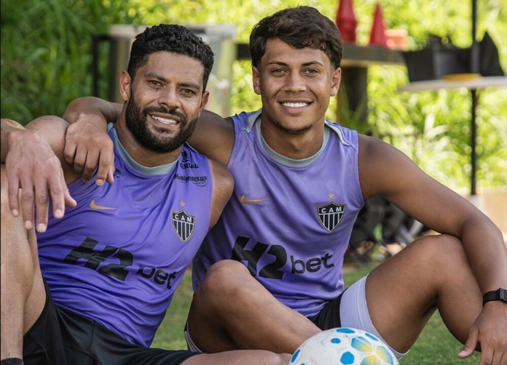 Hulk treina com o filho no Atlético Mineiro num momento especial
