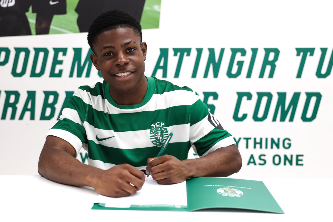 Paulo Rodrigues assina contrato profissional com o Sporting