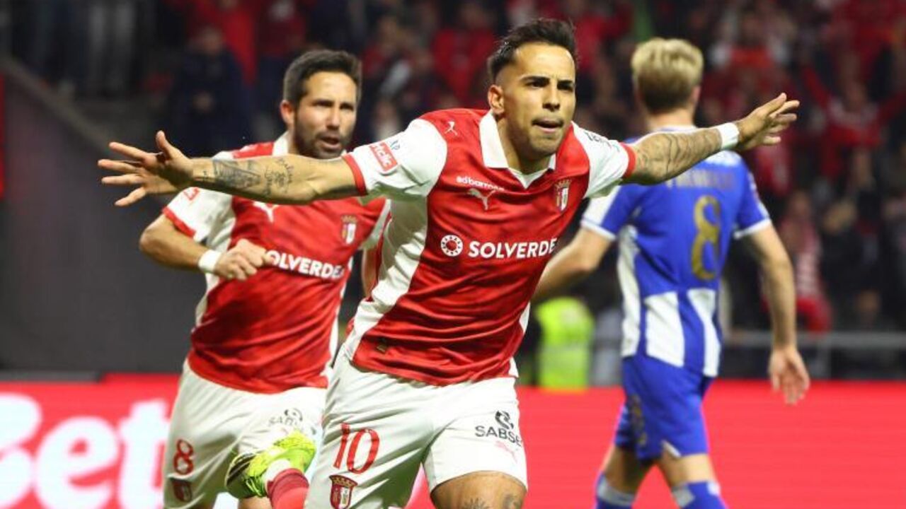 Zalazar celebra um golo, demonstrando o seu valor em campo