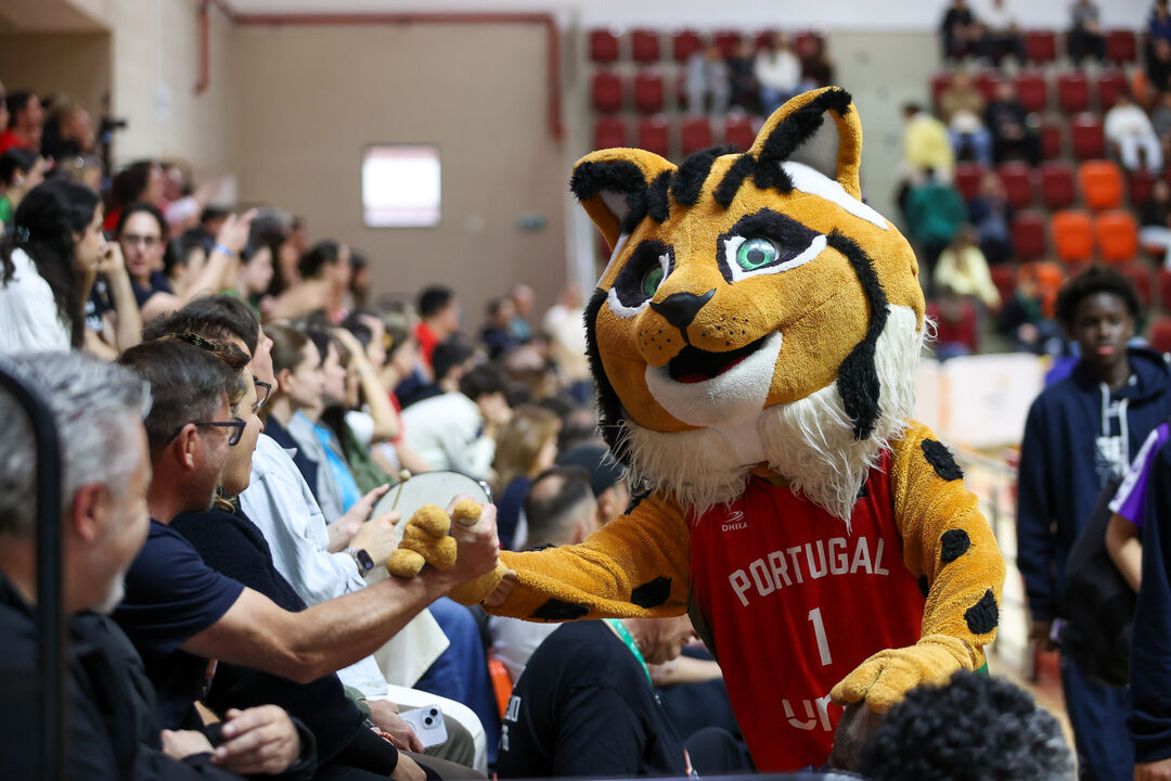 Tiry é uma das mascotes da Festa do Basquetebol