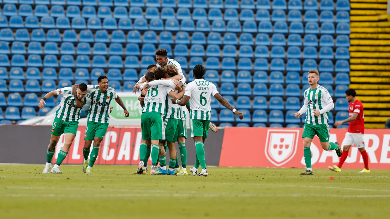Rio Ave celebrou o triunfo nos Açores