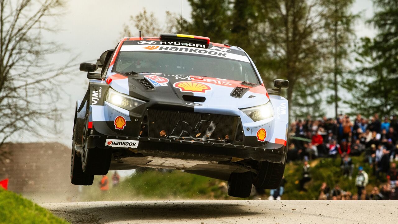 Thierry Neuville lidera Rali da Croácia após furos dos rivais