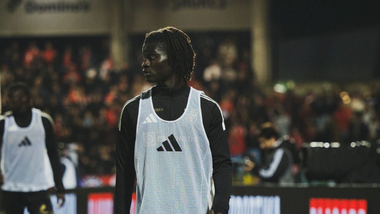 Abdu Dafé no aquecimento, no duelo entre Casa Pia e Benfica