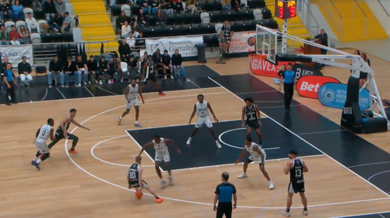 Queluz vence Ovarense por 74-73