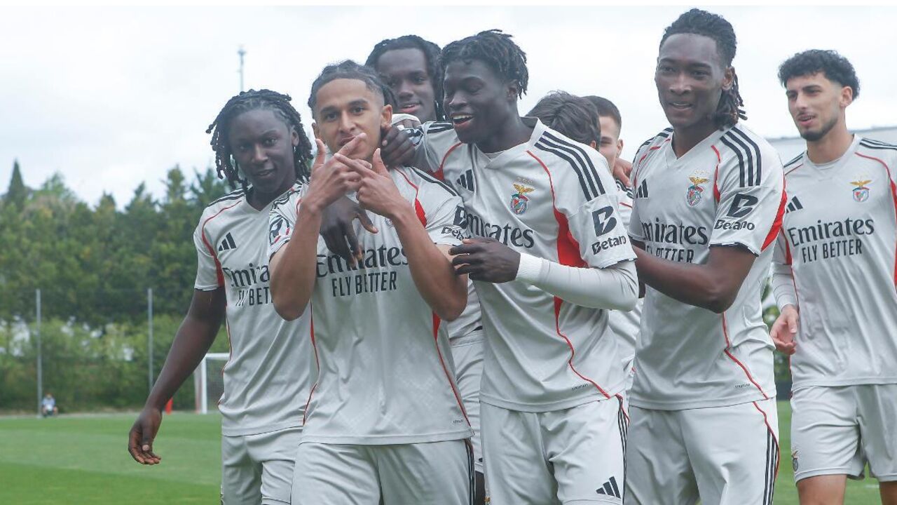 Leandro Martins foi o autor do primeiro golo da vitória do Benfica diante do Leixões na Liga Revelação