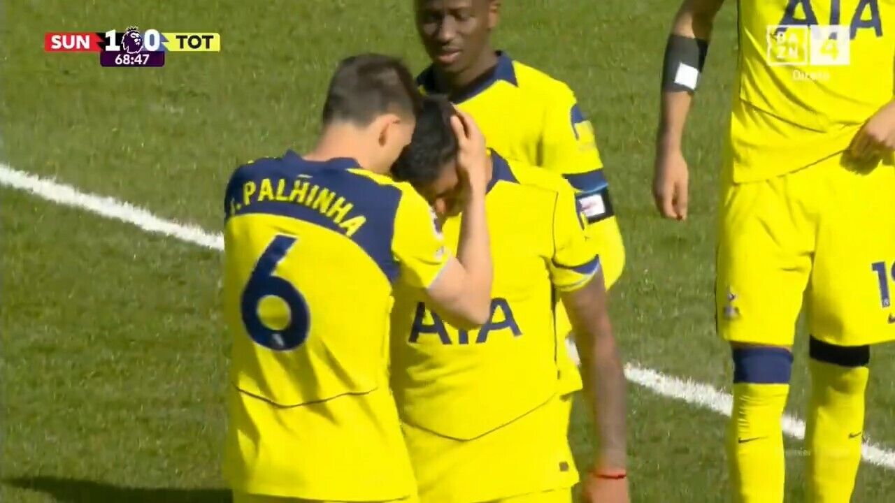 Romero sai lesionado durante o jogo Sunderland-Tottenham