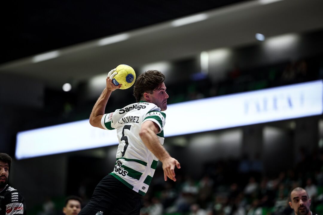 O Sporting venceu o Águas Santas e continua invicto na liderança do campeonato