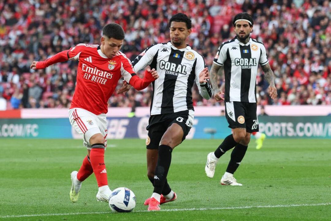 Benfica vence Nacional num jogo agridoce, com reações de adeptos