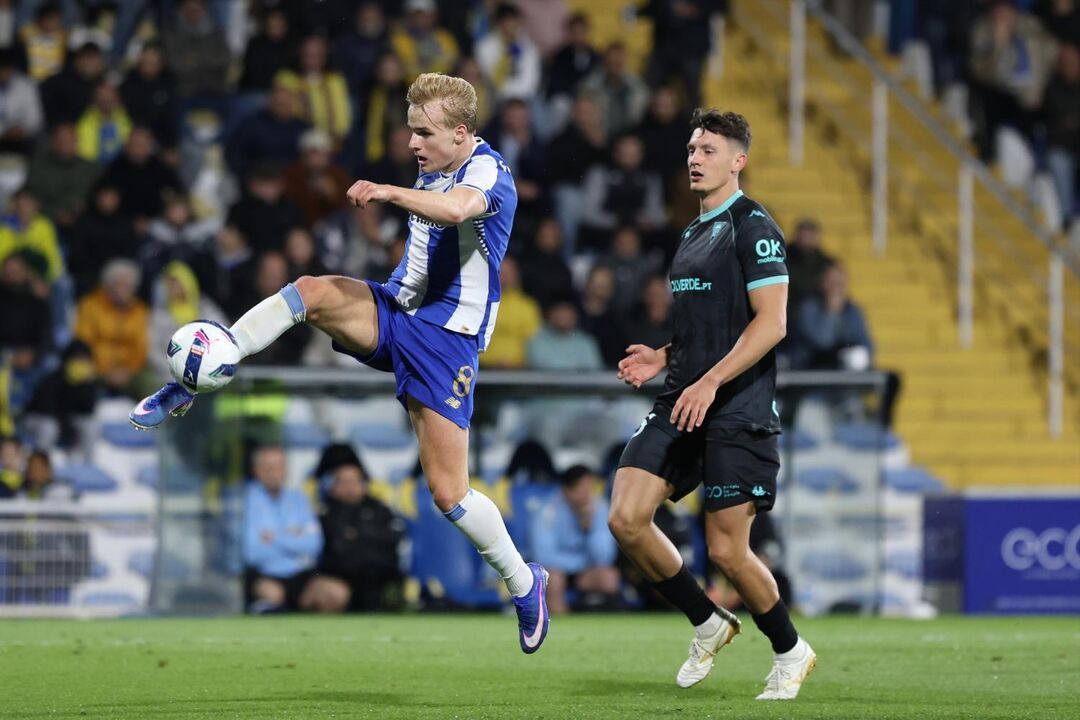 Froholdt elogia Pepê após jogo