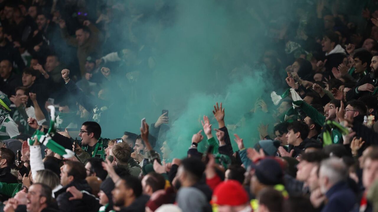 Adeptos do Sporting no Emirates, casa do Arsenal