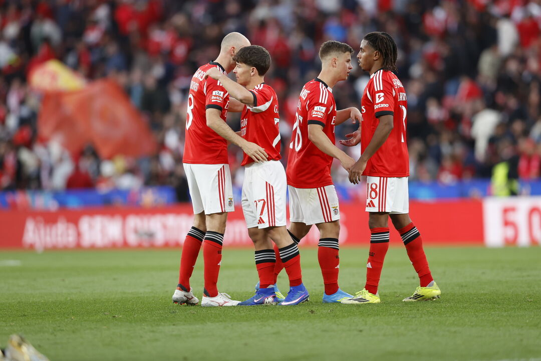 Benfica celebra vitória frente ao Nacional