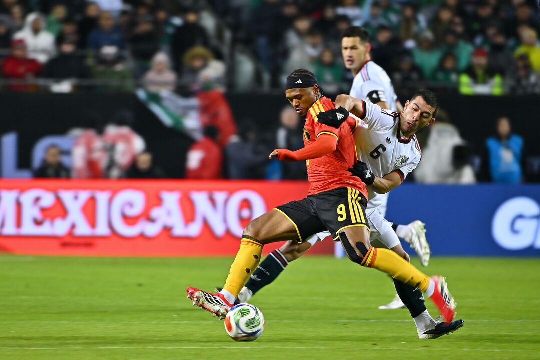 Lois Openda ao serviço da seleção belga frente ao México 