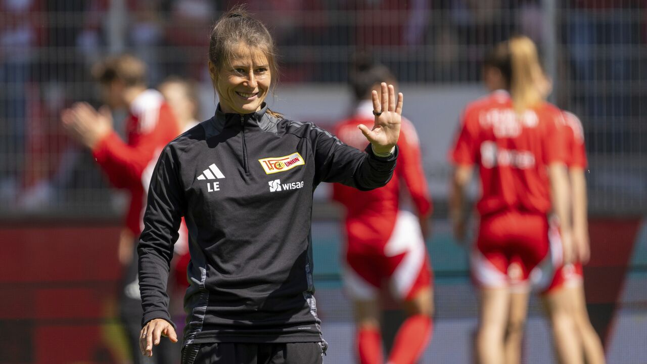Treinadora do Union Berlim reage a mensagens sexistas no futebol feminino