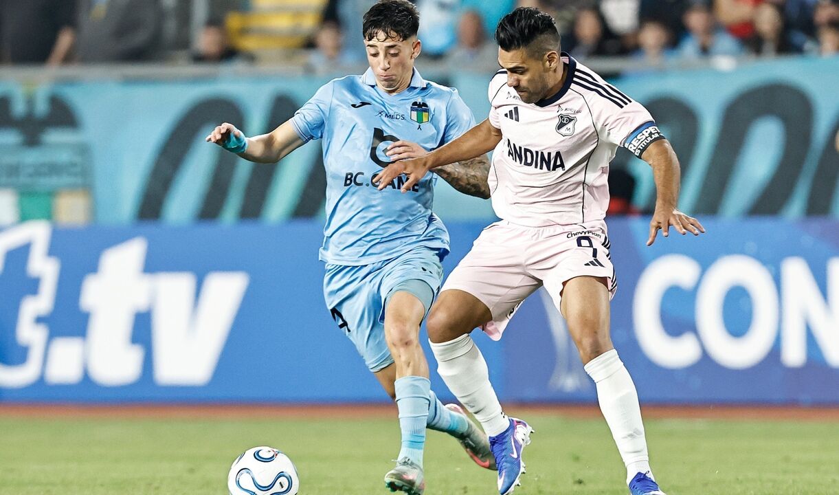 Falcão critica arbitragem após jogo