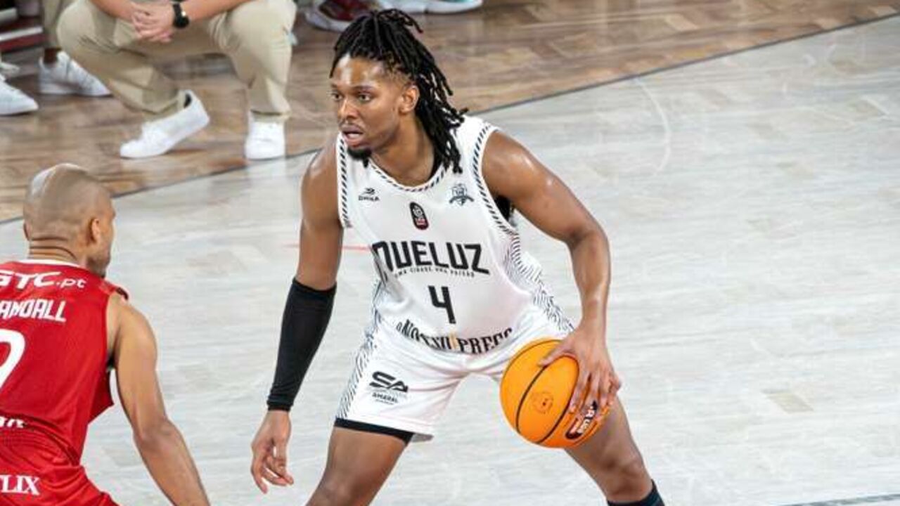 Michael Bradley decisivo em jogo de basquetebol do Queluz