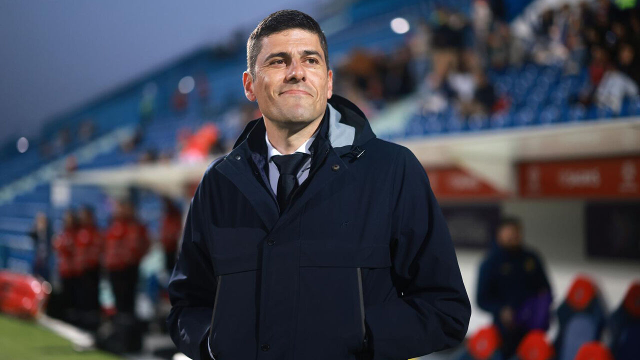 Francisco Neto reage junto ao banco de suplentes de Portugal