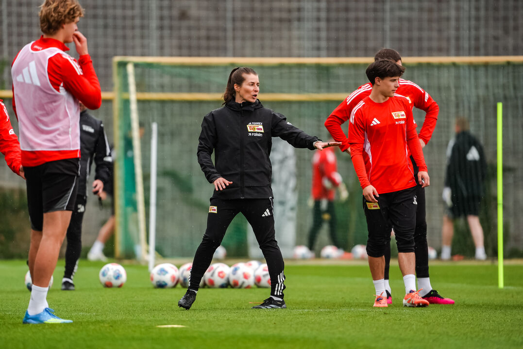Marie-Louise Eta durante o seu primeiro treino ao comando do Union Berlin