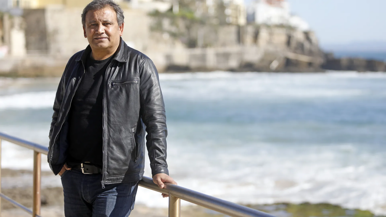 Mário Jorge, de 64 anos, fotografado para a Sábado no Estoril, onde mora