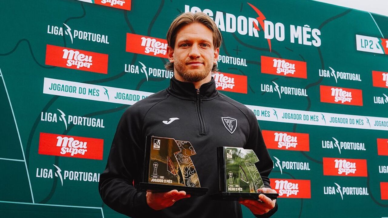 Futebolista recebe prémio de jogador do mês da Liga Portugal