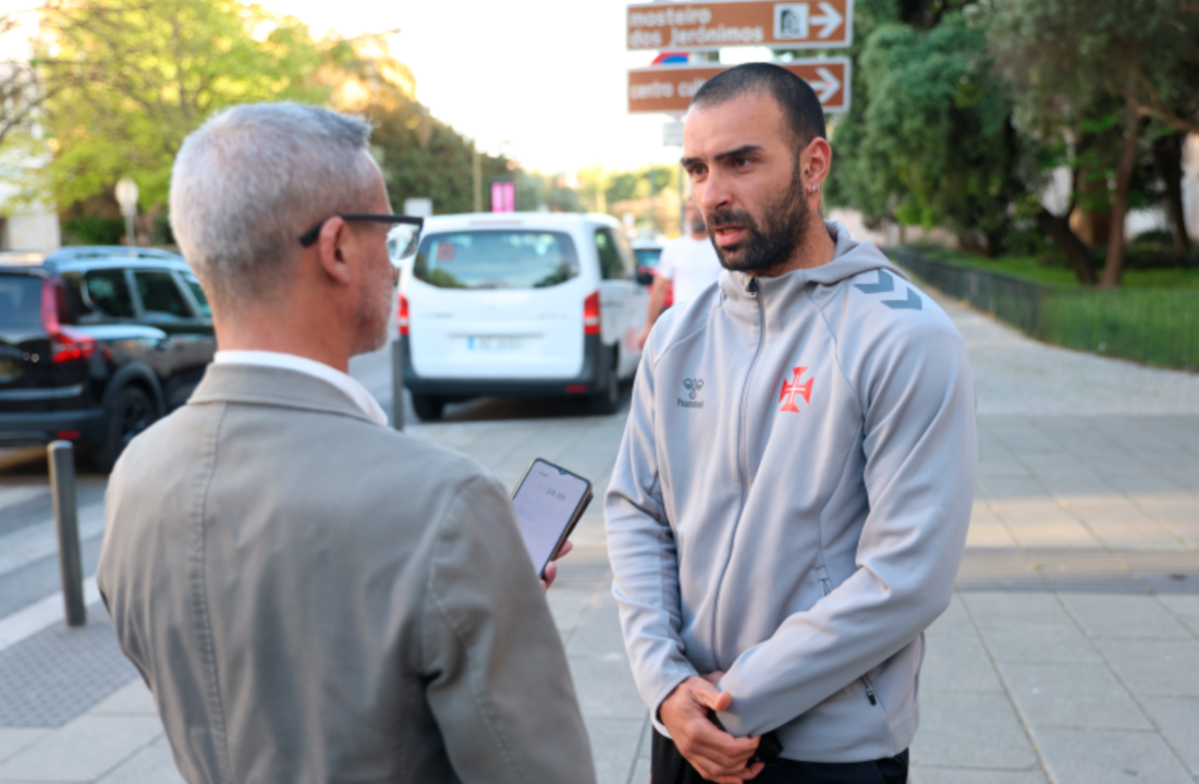 Atleta português é entrevistado na rua