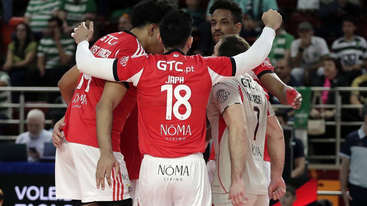 Benfica perto da final do playoff de voleibol após vitória sobre o Leixões