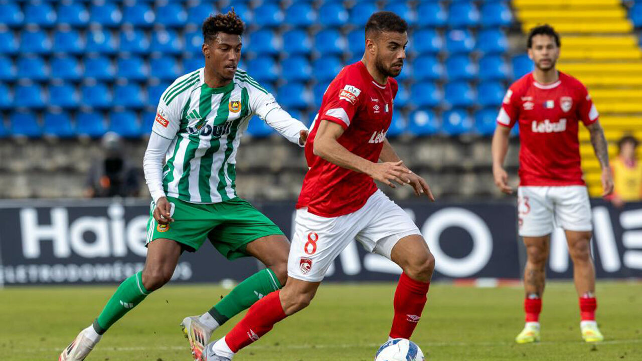 Tamble (à esquerda) ainda procura o primeiro golo com a camisola do Rio Ave