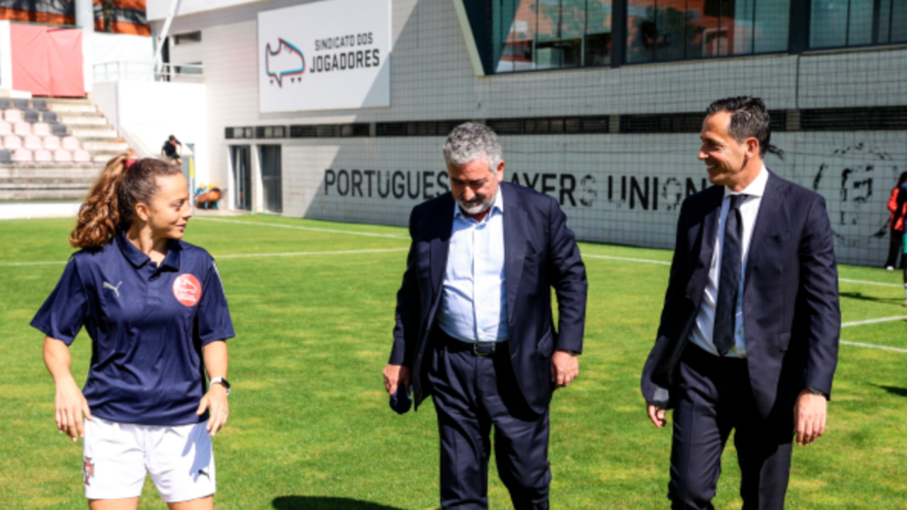 Reunião do Sindicato dos Jogadores com futebolistas em relvado