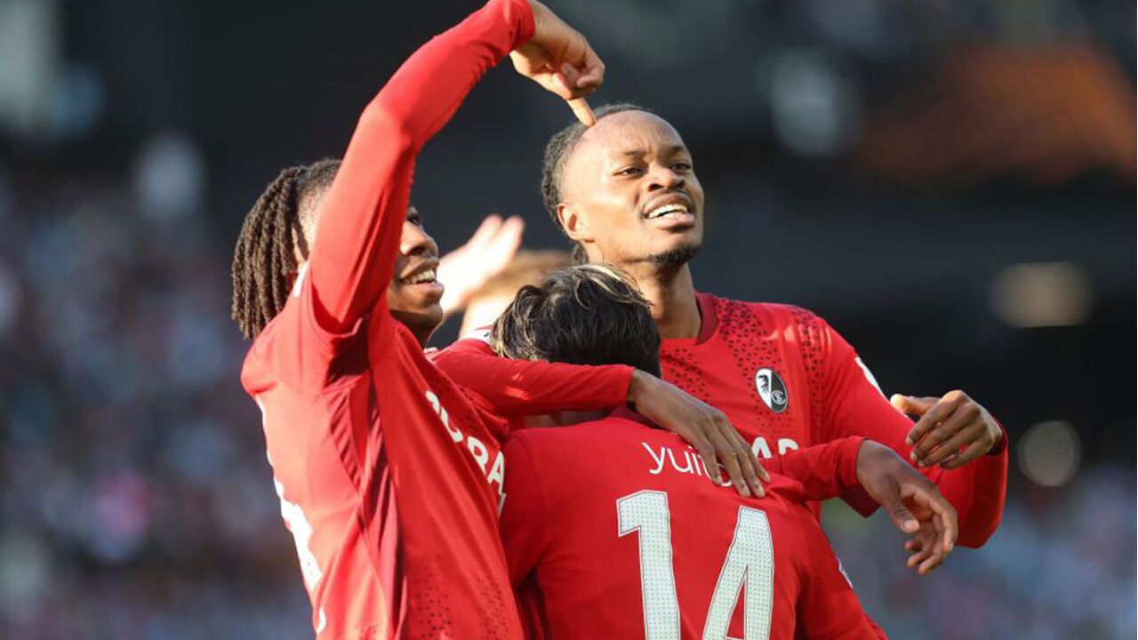 Jogadores do Friburgo a celebrar 