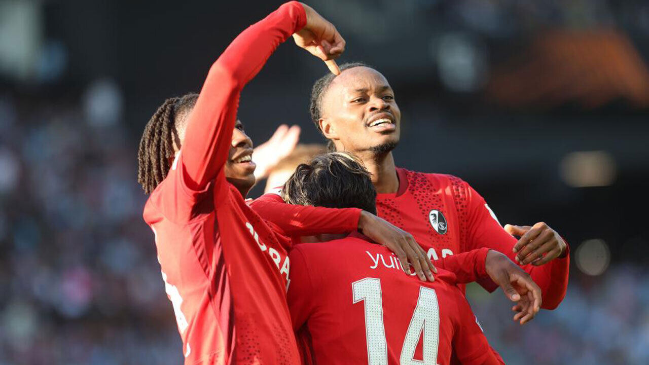 Jogadores do Friburgo a celebrar 