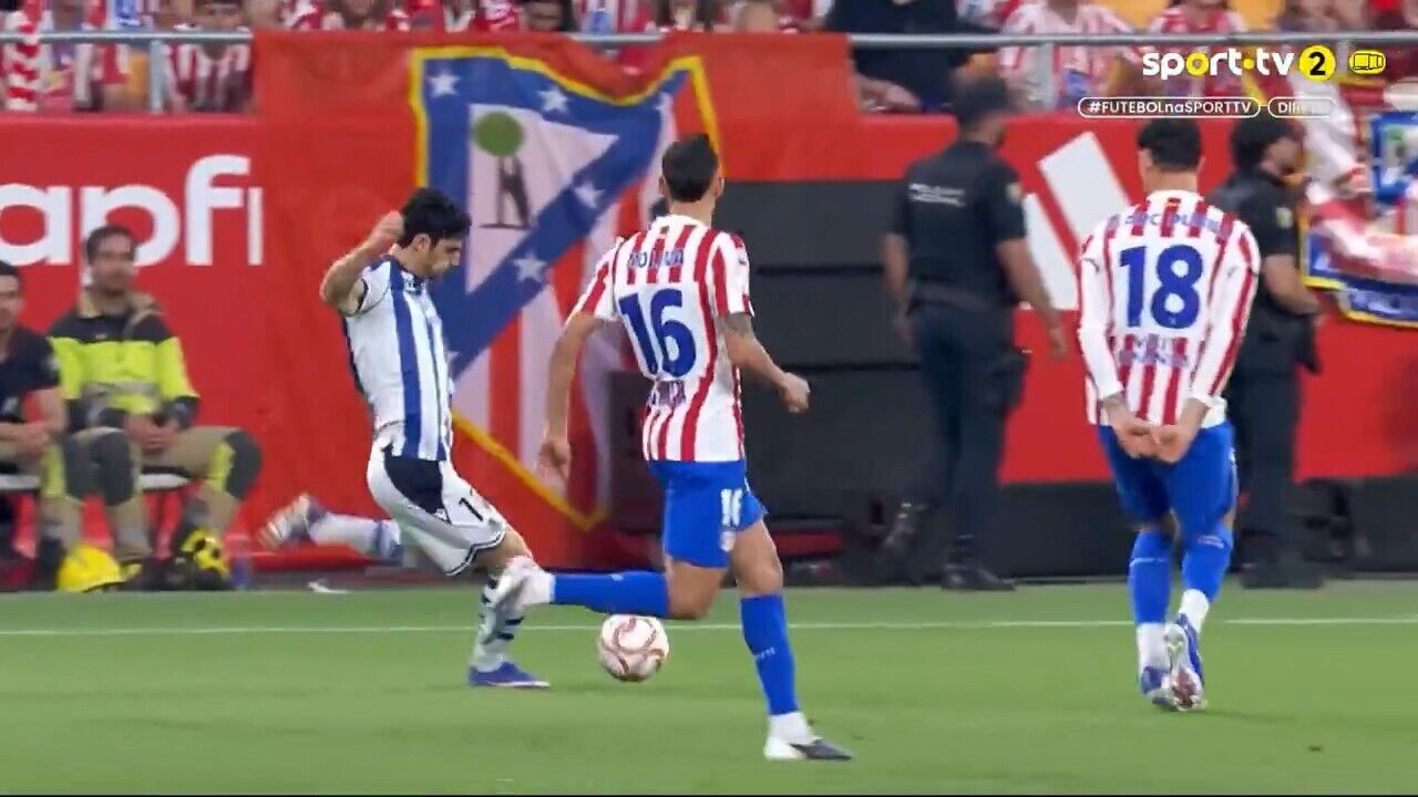 Guedes assiste para golo histórico de Barrenetxea na Taça do Rei.
