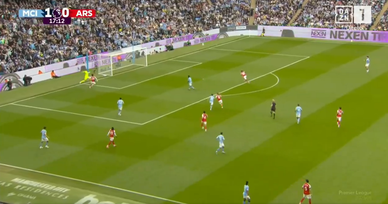 Erro de Donnarumma frente ao Arsenal