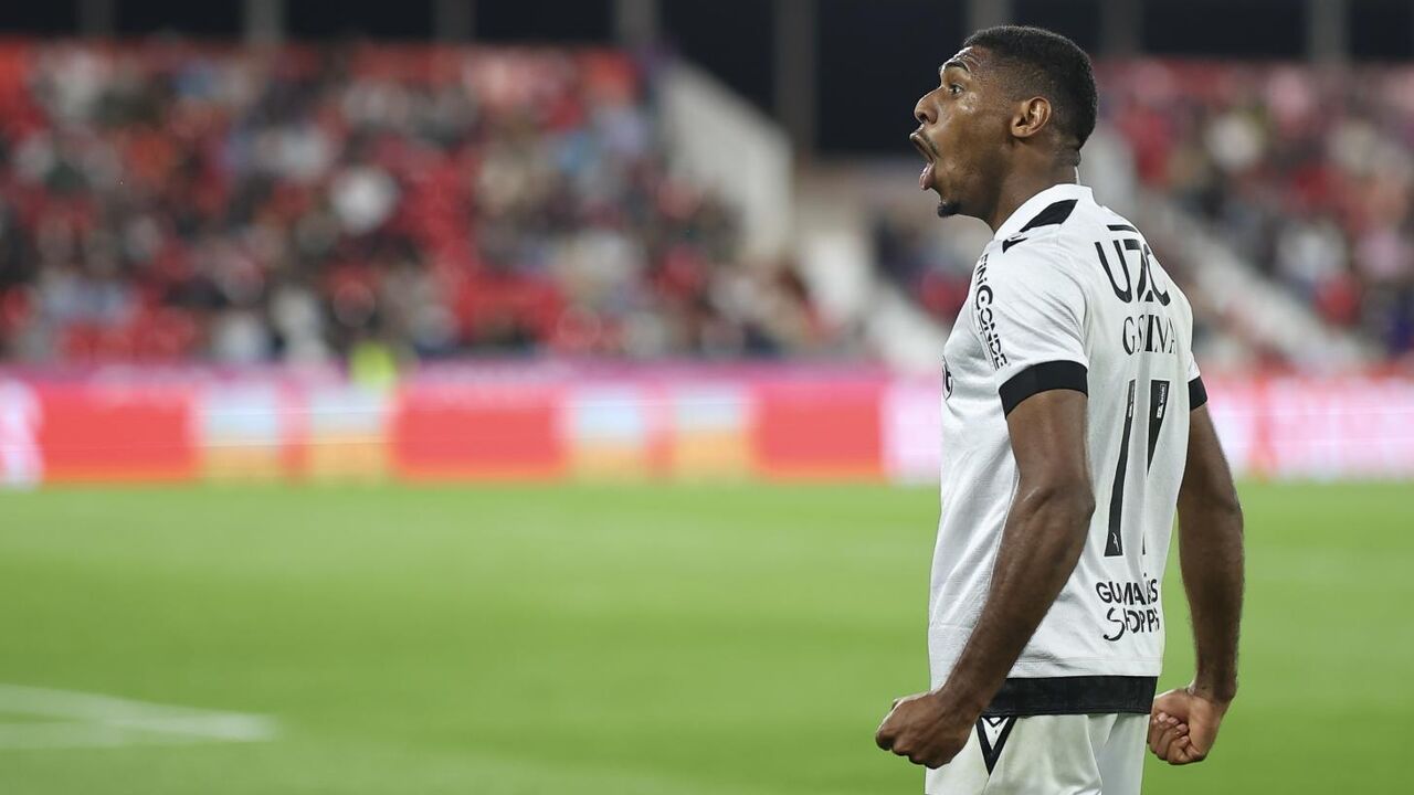 Gustavo Silva, V. Guimarães