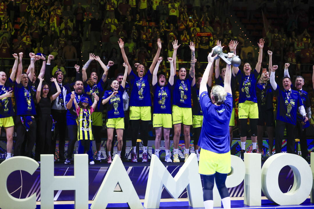 Fenerbahçe celebra título da Euroliga