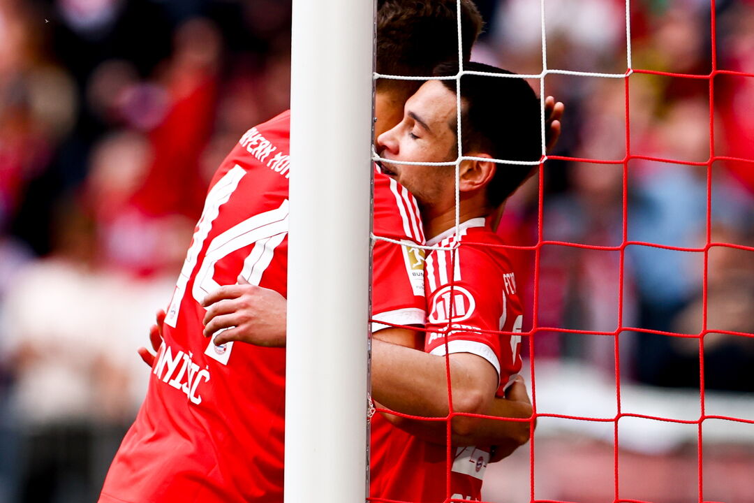 Raphaël Guerreiro marcou no triunfo que deu o título ao Bayern