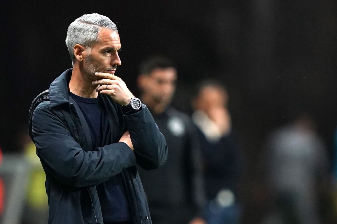 Carlos Vicens no jogo com o Famalicão