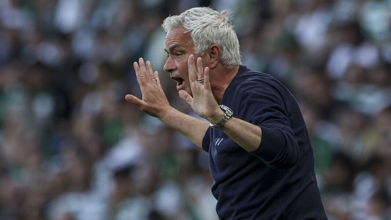 Mourinho levou o Benfica à vitória no dérbi