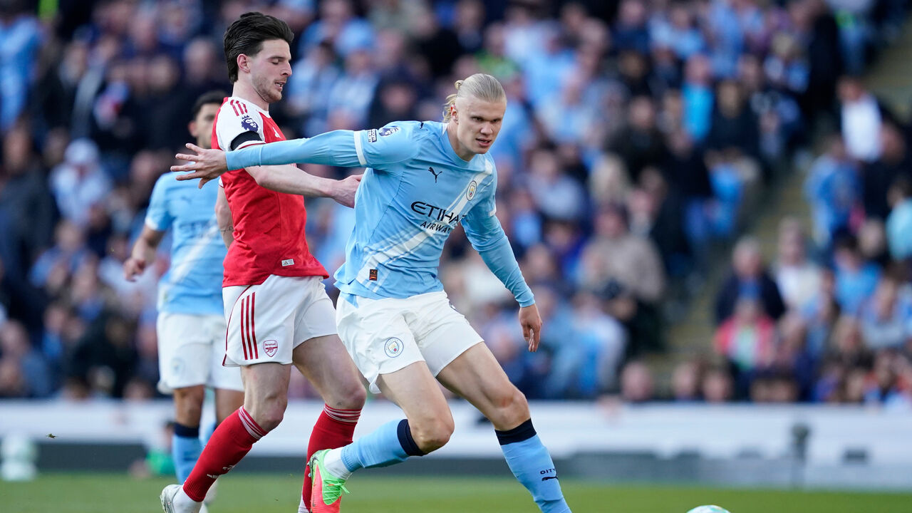 Haaland e Declan Rice em ação no Man. City-Arsenal