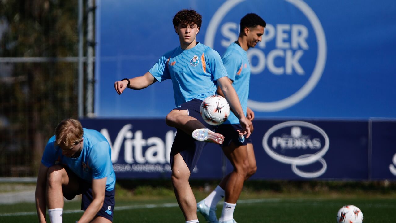 André Miranda do FC Porto, foco de multa anulada em jogo com o Sp. Braga