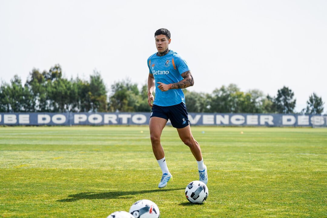 Nehuén Pérez voltou aos treinos sem limitações