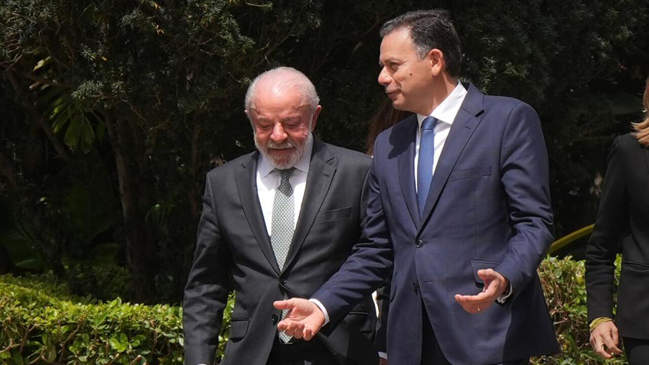 Lula da Silva e Luís Montenegro juntos no Palácio de São Bento, em Lisboa