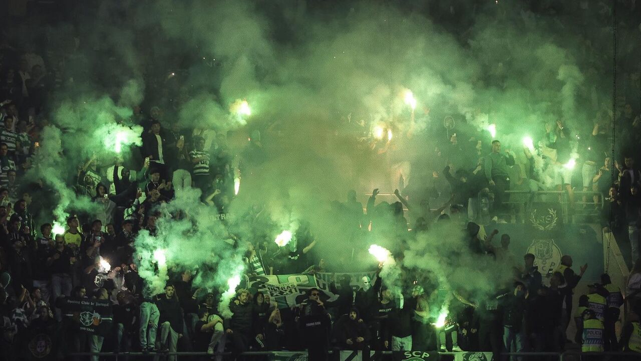 Adeptos do Sporting concentram-se no Parque STCP Bonjóia antes do jogo no Dragão