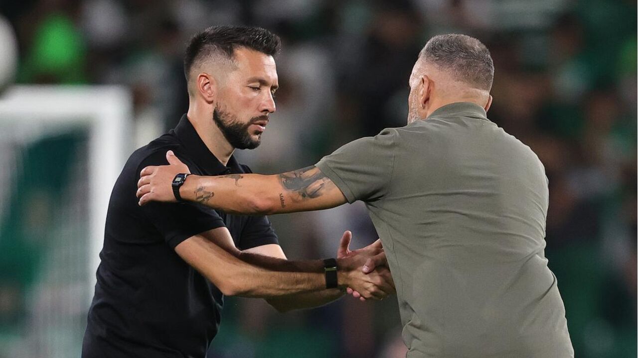 Farioli e Rui Borges mostram respeito antes do clássico