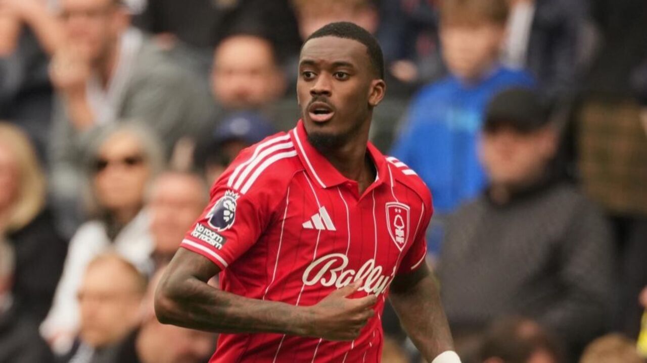 Hudson-Odoi, jogador do Nottingham Forest, fica de fora até ao fim da época