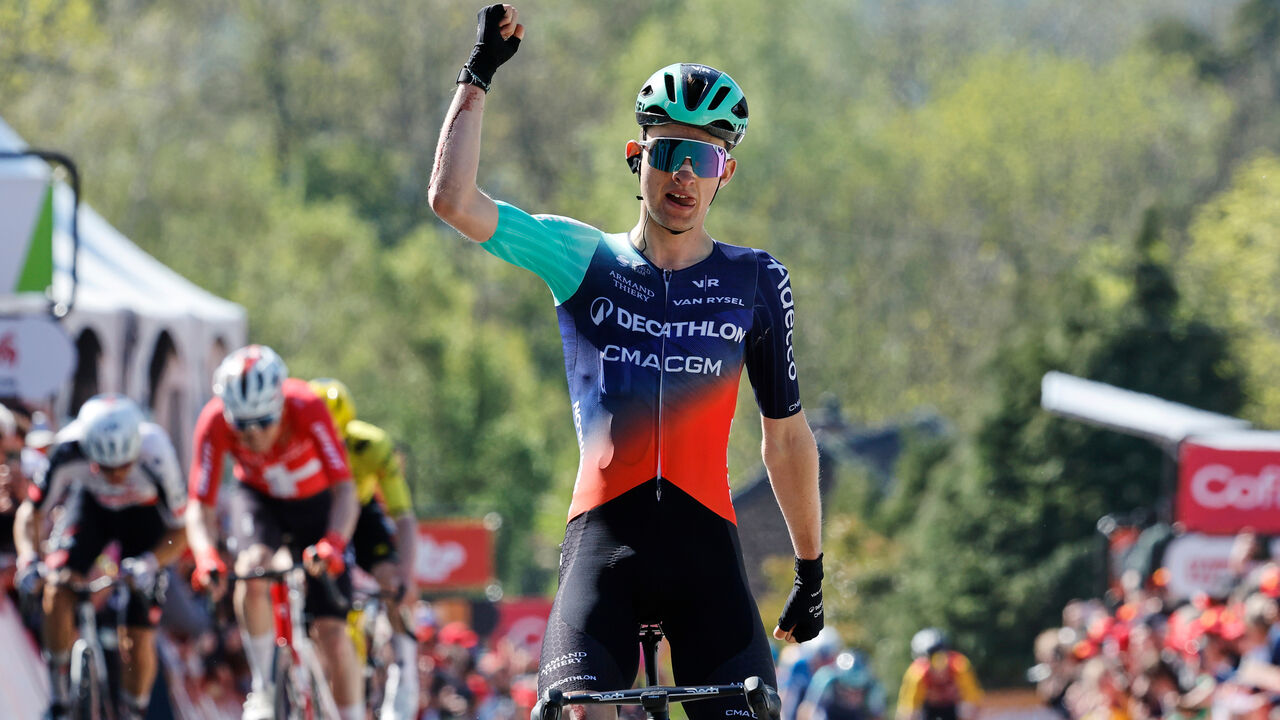 Paul Seixas vence a Flèche Wallone, na Bélgica, tornando-se o mais jovem de sempre a fazê-lo