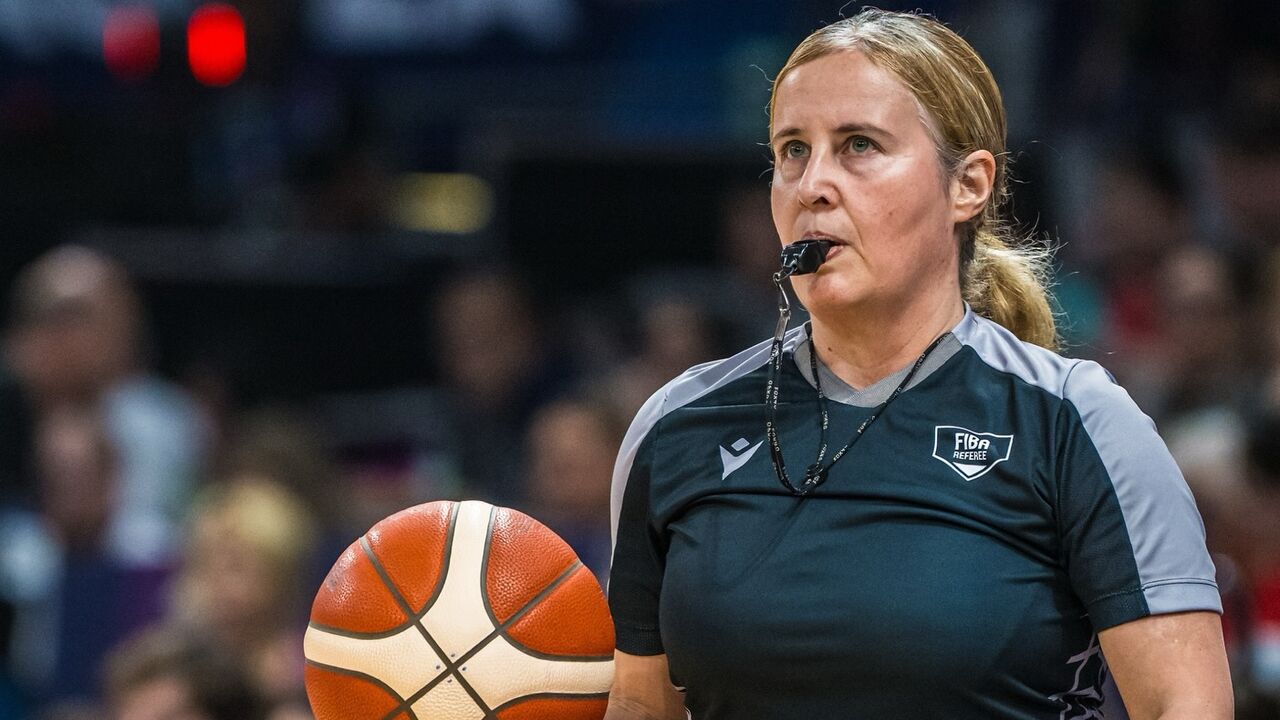 Sónia Teixeira arbitra final da Euroliga e recebe reconhecimento internacional