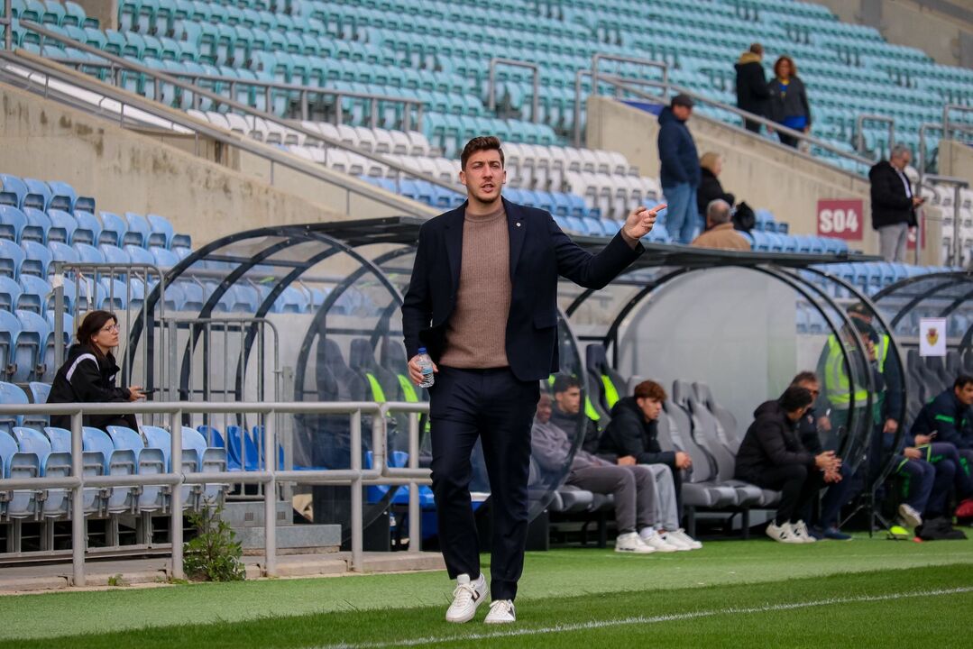 Filipe Costa, filho de Rui Costa, quer construir o próprio caminho no futebol