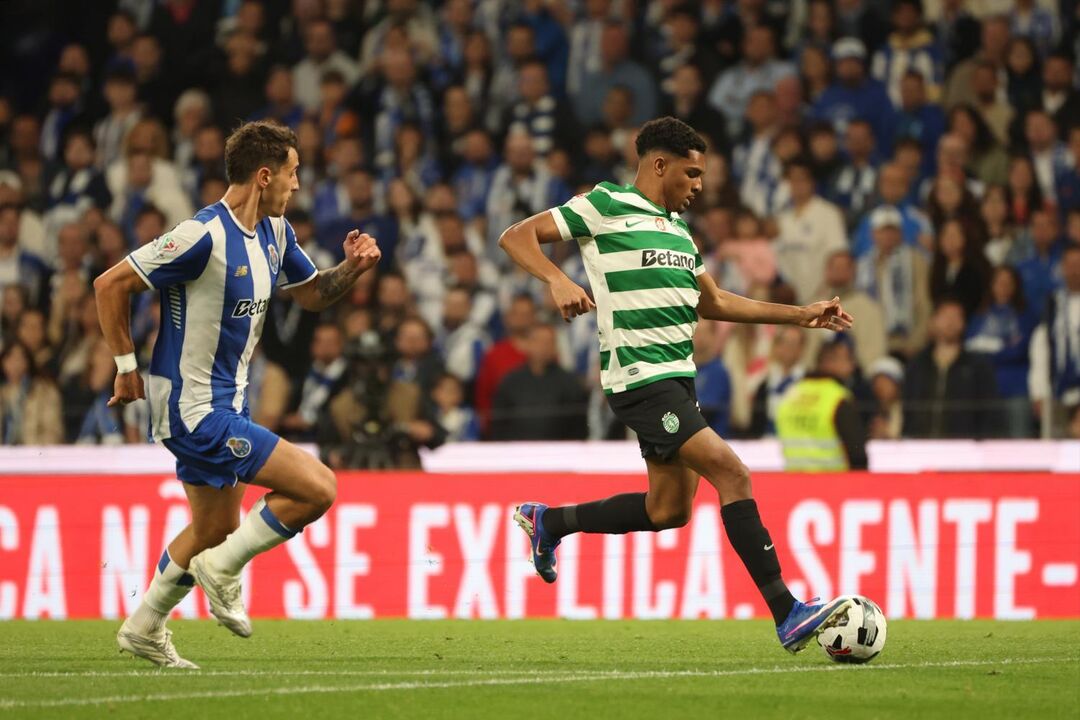 Luís Guilherme joga pelo Sporting na final da Taça, no Jamor
